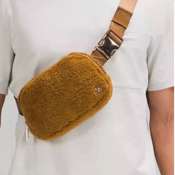 lululemon athletica Handbags - NWT Everywhere Belt Bag *Fleece BTCA ONE SIZE
